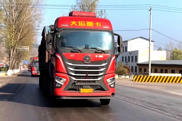 買大運(yùn)行大運(yùn) 卡友霍孝斌重回貨運(yùn)市場大運(yùn)連連.jpg
