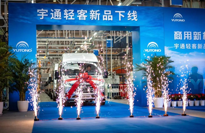 2023年12月5日，宇通輕客新品下線暨百城巡展啟動儀式在鄭州隆重舉行。宇通客車領(lǐng)導(dǎo)、客戶代表以及媒體共同見證了這一歷史性時刻。