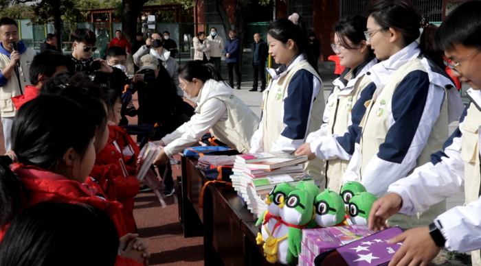 江汽集團(tuán)“牽手·瑞風(fēng)行動(dòng)”走進(jìn)肥東縣八斗學(xué)校2.png