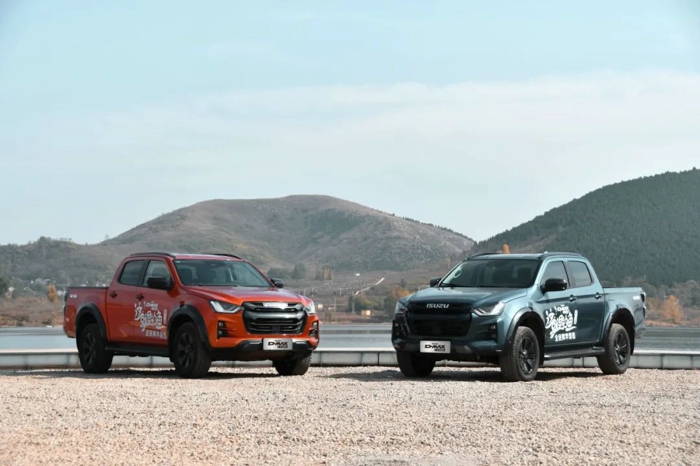 眾望所歸！江西五十鈴D-MAX V-CROSS車型在2023鉅輪獎(jiǎng)評(píng)選中，榮獲年度卓越高端皮卡獎(jiǎng)。歷經(jīng)三屆的鉅輪獎(jiǎng)是業(yè)內(nèi)具有重要影響力的年終盛會(huì)，它是由搜狐推出的面向商用車全產(chǎn)業(yè)鏈的首個(gè)門戶類大獎(jiǎng)，獲獎(jiǎng)?wù)邽檫^去一年中不斷追求進(jìn)步、努力引領(lǐng)行業(yè)的商用車企業(yè)和產(chǎn)品。
