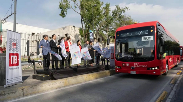 比亞迪向墨西哥交付首批純電大巴.jpg