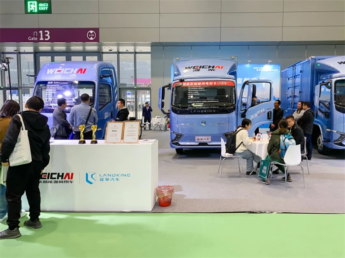 2024年3月7日，2024深圳國際商用車生態(tài)博覽會暨國際卡車文化節(jié)在深圳國際會展中心盛大開幕，濰柴藍擎汽車攜手四款爆款新能源產(chǎn)品重磅亮相車展。