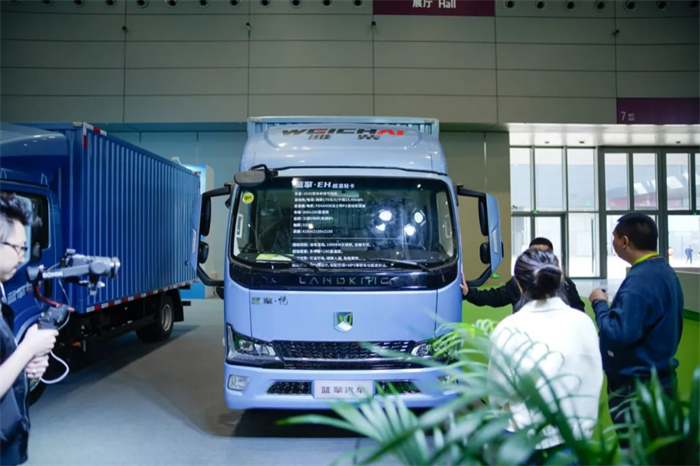 2024年3月7日，2024深圳國際商用車生態(tài)博覽會暨國際卡車文化節(jié)在深圳國際會展中心盛大開幕，濰柴藍擎汽車攜手四款爆款新能源產(chǎn)品重磅亮相車展。