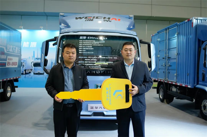 2024年3月7日，2024深圳國際商用車生態(tài)博覽會暨國際卡車文化節(jié)在深圳國際會展中心盛大開幕，濰柴藍擎汽車攜手四款爆款新能源產(chǎn)品重磅亮相車展。