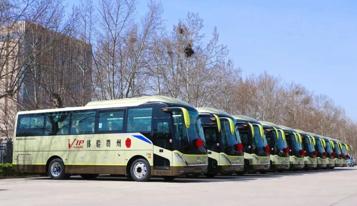 4月9日，中通客車股份有限公司發(fā)布2024年3月份產(chǎn)銷數(shù)據(jù)自愿性信息披露公告。公告顯示，2024年3月份，中通客車銷售各類車型909輛，其中，大型車627輛，中型車184輛，輕型車及物流車98輛。