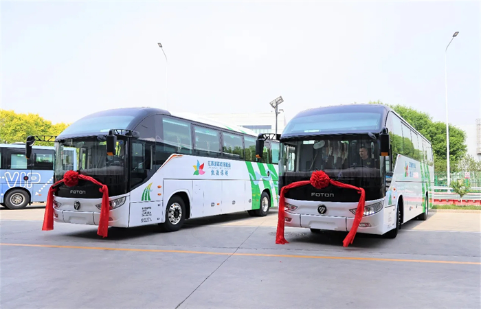 【第一商用車(chē)網(wǎng) 原創(chuàng)】據(jù)中國(guó)客車(chē)統(tǒng)計(jì)信息網(wǎng)數(shù)據(jù)顯示，2024年1-4月份，我國(guó)大、中、輕型客車(chē)共計(jì)出口16396輛，相比去年同期11738輛的出口量，同比增長(zhǎng)39.68%。從月份來(lái)看，前三個(gè)月出口量逐月遞增，3月達(dá)到年內(nèi)第一個(gè)高峰，4月出口量環(huán)比小幅回落，但仍然高于去年多個(gè)月份的出口量。