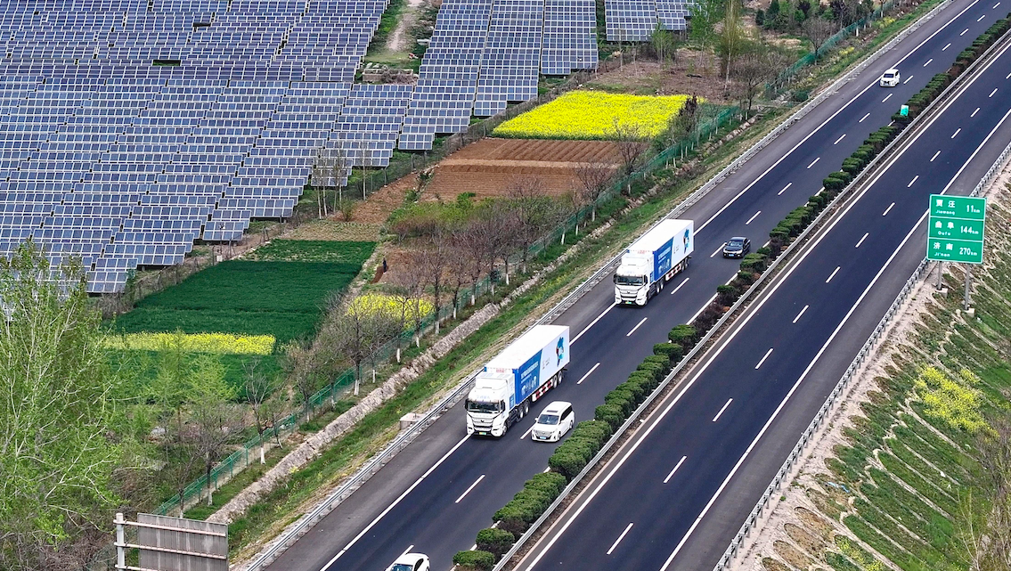 2024年6月6日，以“綠色中國 氫啟未來”為主題的長三角一體化氫能示范運(yùn)營啟動儀式暨宇通重卡百城萬客批量交付·上海站隆重舉行。