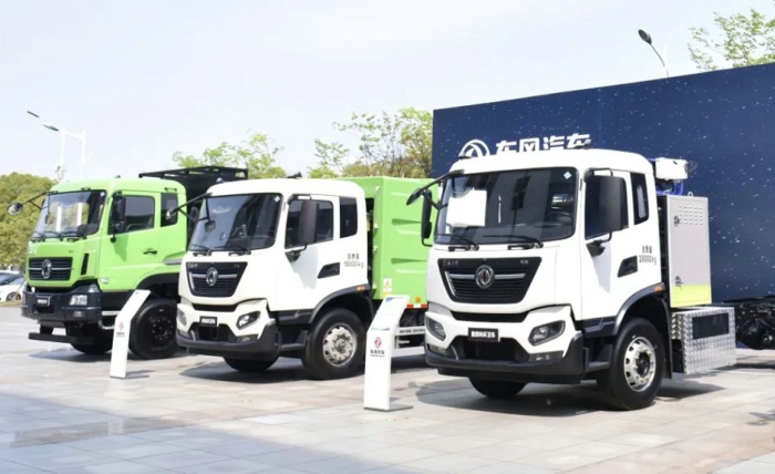 【第一商用車網(wǎng) 原創(chuàng)】2024年上半年，充電重卡累計(jì)銷售1.58萬(wàn)輛，超過(guò)2023年全年銷量，成為第一個(gè)累計(jì)銷量超過(guò)2023年全年銷量的新能源重卡細(xì)分市場(chǎng)（6月過(guò)后，新能源重卡市場(chǎng)整體的達(dá)成度為81.12%，換電重卡達(dá)成度為70.9%）。 從達(dá)成度的角度看，充電重卡顯然是新能源重卡市場(chǎng)中“跑”得最快的細(xì)分市場(chǎng)。下半年，充電重卡的“狂飆”還在繼續(xù)。
