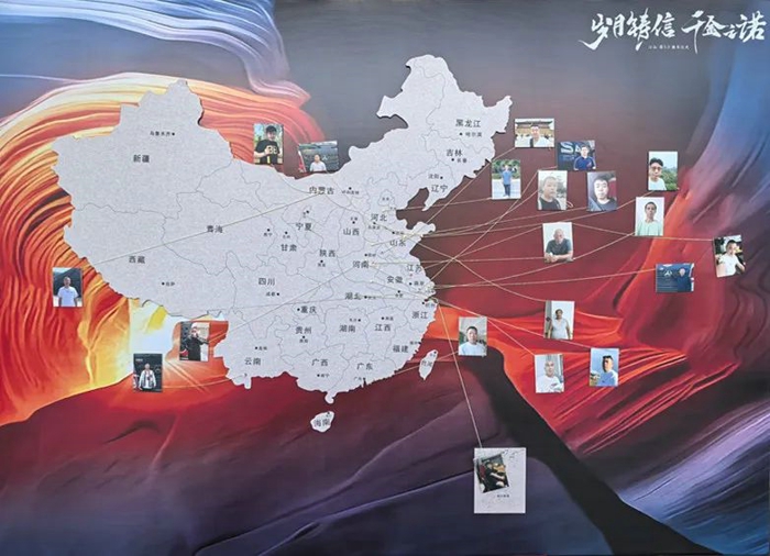 8月26日，以“歲月鑄信，千金之諾”為主題的三一重卡江山信3.0換車儀式在長(zhǎng)沙智聯(lián)重卡產(chǎn)業(yè)園隆重舉行。三一重卡不忘初心再次履行承諾，為20位首批英雄版車主免費(fèi)換新車。這是第三批換車車主，也是有史以來(lái)?yè)Q新批次數(shù)量最大的一次