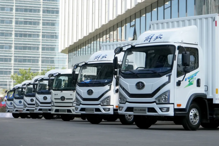 【第一商用車網(wǎng) 原創(chuàng) 】自2024年3月份起，我國(guó)新能源輕卡市場(chǎng)一直保持6000輛以上高水準(zhǔn)，5月份和7月份銷量均超過8000輛，市場(chǎng)穩(wěn)步向好的趨勢(shì)非常明顯。8月份，新能源輕卡繼續(xù)增長(zhǎng)懸念不大，更大的懸念在于能否繼續(xù)保持超8000輛的超高水準(zhǔn)？答案是肯定的。