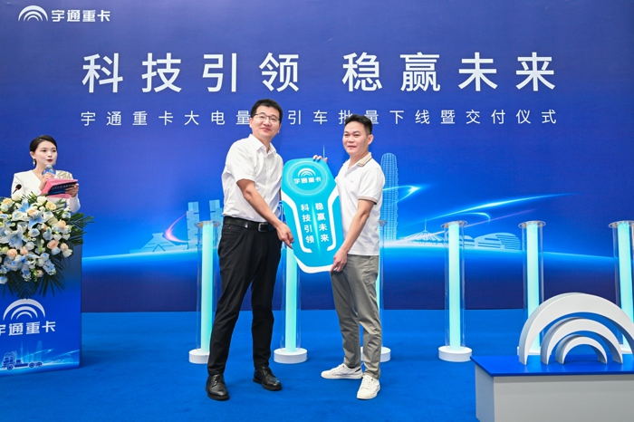 【第一商用車網(wǎng) 原創(chuàng)】新能源重卡市場井噴之下，行業(yè)不斷有大事件發(fā)生。