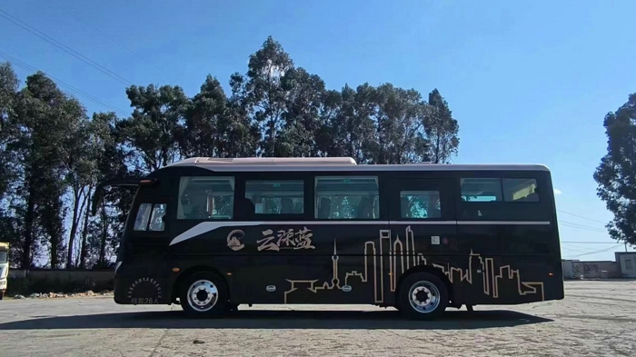 受經(jīng)濟(jì)持續(xù)向好和過境免簽政策的影響，2024年國內(nèi)旅游市場十分火爆。從國家文旅部數(shù)據(jù)獲悉， 2024年上半年，國內(nèi)出游人次27.25億，同比增長14.3%；國內(nèi)游客出游總花費(fèi)2.73萬億元，同比增長19.0%。