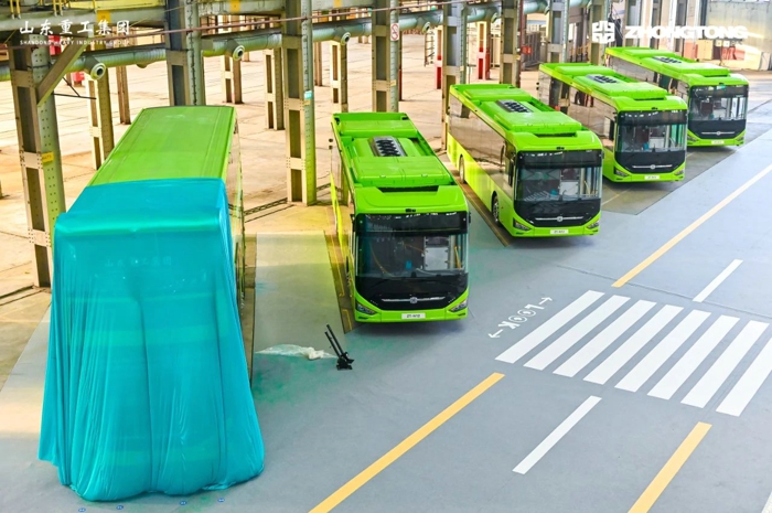 2024年10月11日，“中通新能源客車交付儀式暨N12D雙層電動巴士全球首發(fā)”在新加坡隆重舉行，中通新能源客車再次交付新加坡用戶，再續(xù)中國客車品牌出海新篇章。同期，備受矚目的中通N12D雙層電動巴士迎來全球首發(fā)，全新定義中國客車國際化品質(zhì)新標(biāo)桿。