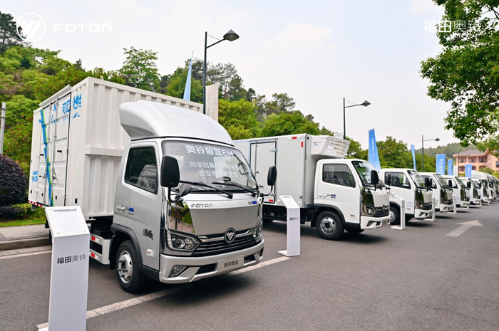 【第一商用車(chē)網(wǎng) 原創(chuàng) 】2024年以來(lái)，我國(guó)新能源輕卡市場(chǎng)穩(wěn)步向好的趨勢(shì)非常明顯，自3月份起月銷(xiāo)量再也沒(méi)有低于6000輛，7月份起銷(xiāo)量更是沒(méi)低于過(guò)8000輛，月銷(xiāo)量破萬(wàn)何時(shí)會(huì)到來(lái)呢？就在剛剛過(guò)去的10月份。