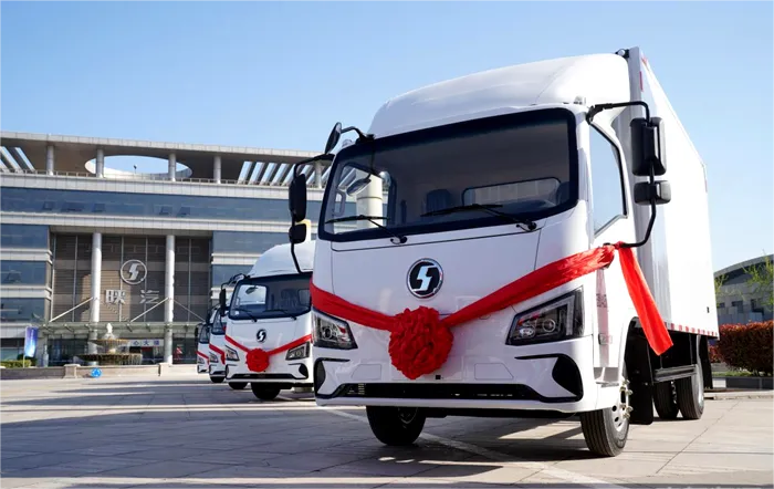 【第一商用車(chē)網(wǎng) 原創(chuàng) 】2024年以來(lái)，我國(guó)新能源輕卡市場(chǎng)穩(wěn)步向好的趨勢(shì)非常明顯，自3月份起月銷(xiāo)量再也沒(méi)有低于6000輛，7月份起銷(xiāo)量更是沒(méi)低于過(guò)8000輛，月銷(xiāo)量破萬(wàn)何時(shí)會(huì)到來(lái)呢？就在剛剛過(guò)去的10月份。