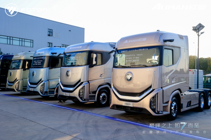 【第一商用車網 原創(chuàng)】2024年以來，國內重卡市場持續(xù)乏力，前三季度有6個月終端實銷不足5萬輛。牽引車方面，得益于燃氣車和新能源車出色表現，牽引車終端實銷在3-7月曾收獲“5連增”，但由于燃氣車自8月份起接連“啞火”，牽引車市場開啟了連降模式。