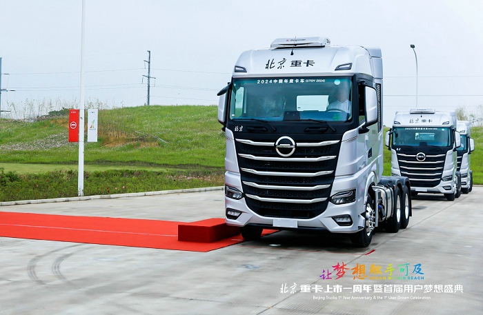 【第一商用車網 原創(chuàng)】2024年以來，國內重卡市場持續(xù)乏力，前三季度有6個月終端實銷不足5萬輛。牽引車方面，得益于燃氣車和新能源車出色表現，牽引車終端實銷在3-7月曾收獲“5連增”，但由于燃氣車自8月份起接連“啞火”，牽引車市場開啟了連降模式。