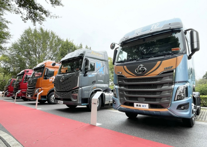【第一商用車網 原創(chuàng)】2024年以來，國內重卡市場持續(xù)乏力，前三季度有6個月終端實銷不足5萬輛。牽引車方面，得益于燃氣車和新能源車出色表現，牽引車終端實銷在3-7月曾收獲“5連增”，但由于燃氣車自8月份起接連“啞火”，牽引車市場開啟了連降模式。