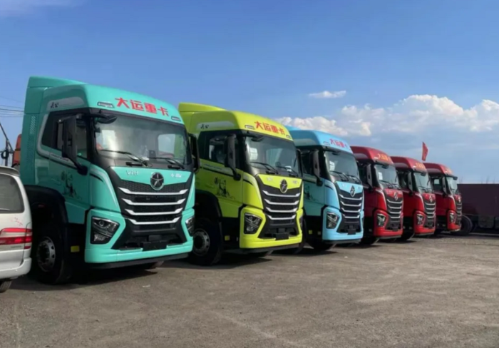 【第一商用車網 原創(chuàng)】2024年以來，國內重卡市場持續(xù)乏力，前三季度有6個月終端實銷不足5萬輛。牽引車方面，得益于燃氣車和新能源車出色表現，牽引車終端實銷在3-7月曾收獲“5連增”，但由于燃氣車自8月份起接連“啞火”，牽引車市場開啟了連降模式。
