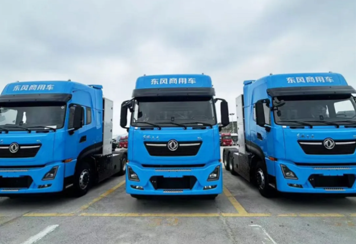 【第一商用車網(wǎng) 原創(chuàng)】2024年11月份，新能源重卡銷售1.01萬輛，整體銷量再創(chuàng)新高。這其中，已在9月份和10月份連續(xù)突破5000輛、6000輛大關(guān)的新能源牽引車市場表現(xiàn)最為亮眼。11月份，新能源牽引車月銷量紀錄再次被刷新。