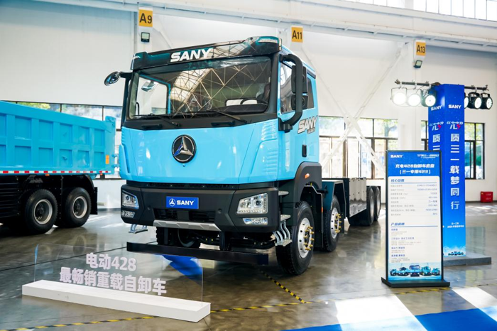 1月6日，三一工車事業(yè)部2025款新品發(fā)布會成功在長沙產(chǎn)業(yè)園圓滿舉辦。來自行業(yè)重點(diǎn)客戶、產(chǎn)業(yè)合作伙伴、行業(yè)媒體等共同見證了此次活動。