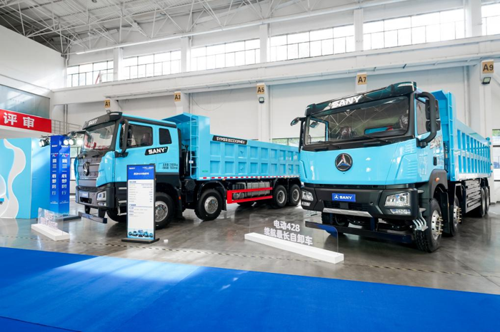 1月6日，三一工車事業(yè)部2025款新品發(fā)布會成功在長沙產(chǎn)業(yè)園圓滿舉辦。來自行業(yè)重點(diǎn)客戶、產(chǎn)業(yè)合作伙伴、行業(yè)媒體等共同見證了此次活動。