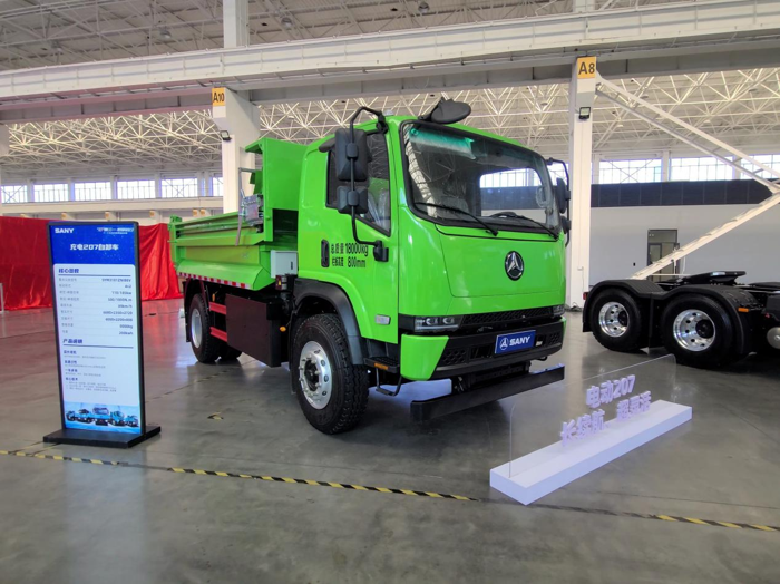 1月6日，三一工車事業(yè)部2025款新品發(fā)布會成功在長沙產(chǎn)業(yè)園圓滿舉辦。來自行業(yè)重點(diǎn)客戶、產(chǎn)業(yè)合作伙伴、行業(yè)媒體等共同見證了此次活動。