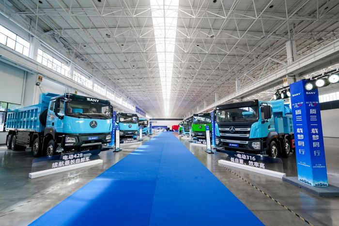 1月6日，三一工車事業(yè)部2025款新品發(fā)布會成功在長沙產(chǎn)業(yè)園圓滿舉辦。來自行業(yè)重點(diǎn)客戶、產(chǎn)業(yè)合作伙伴、行業(yè)媒體等共同見證了此次活動。