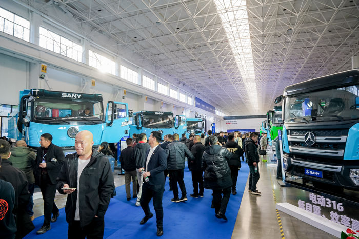 1月6日，三一工車事業(yè)部2025款新品發(fā)布會成功在長沙產(chǎn)業(yè)園圓滿舉辦。來自行業(yè)重點(diǎn)客戶、產(chǎn)業(yè)合作伙伴、行業(yè)媒體等共同見證了此次活動。