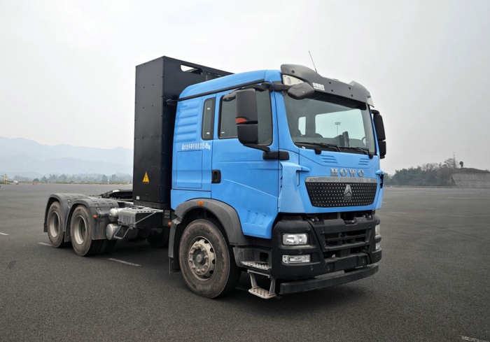 重汽豪沃換電式純電動(dòng)半掛牽引車(chē).jpg