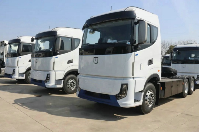 【第一商用車網(wǎng) 原創(chuàng)】2024年12月份，我國(guó)新能源重卡整體銷量再創(chuàng)新高，達(dá)到1.52萬輛。作為2024年新能源重卡市場(chǎng)表現(xiàn)最突出的細(xì)分領(lǐng)域，充電重卡12月份的表現(xiàn)仍然非常亮眼。