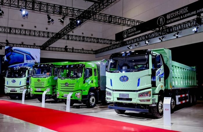 【第一商用車網(wǎng) 原創(chuàng)】2024年12月份，新能源重卡市場勁銷1.52萬輛，整體銷量再創(chuàng)新高，2024年以來一直不怎么搶眼的新能源自卸車市場，表現(xiàn)如何？2024年全年，新能源自卸車市場行業(yè)格局有何新的變化？