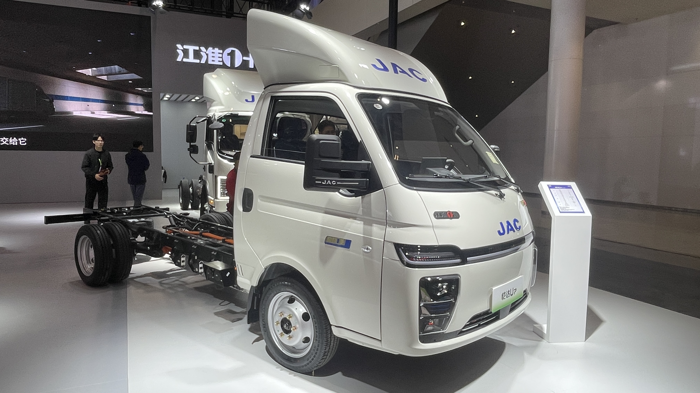 城配物流車怎么選？江淮1卡深圳車展教你撥開云霧2.png