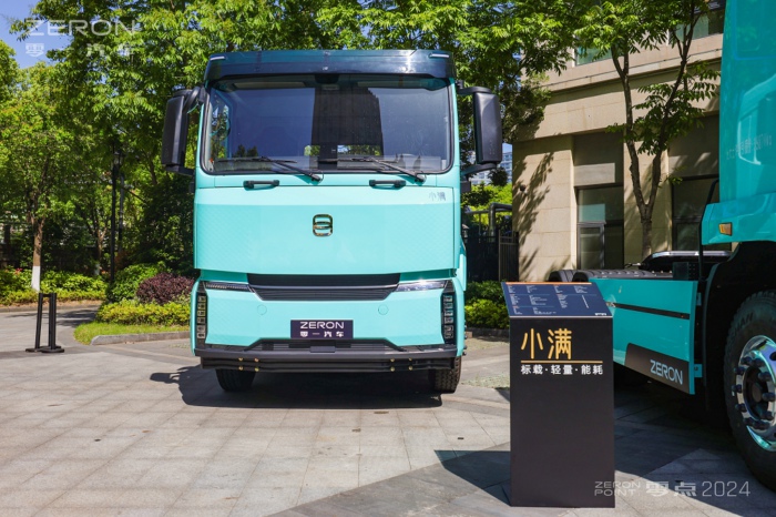 零一小滿純電牽引車(chē).jpg