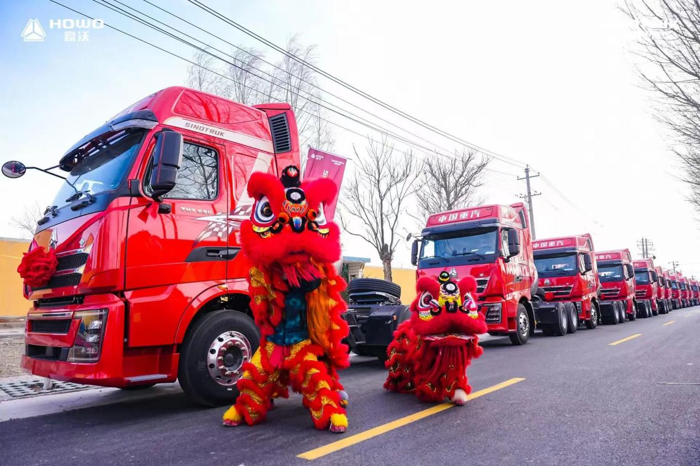 豪沃重卡500臺(tái)戰(zhàn)略簽約暨首批200臺(tái)豪沃子母車交付寧夏大客戶1.png
