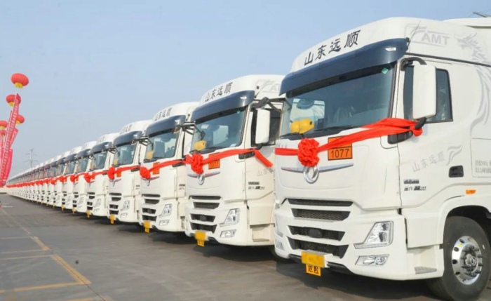 東風(fēng)天龍KX危化牽引車(chē).jpg