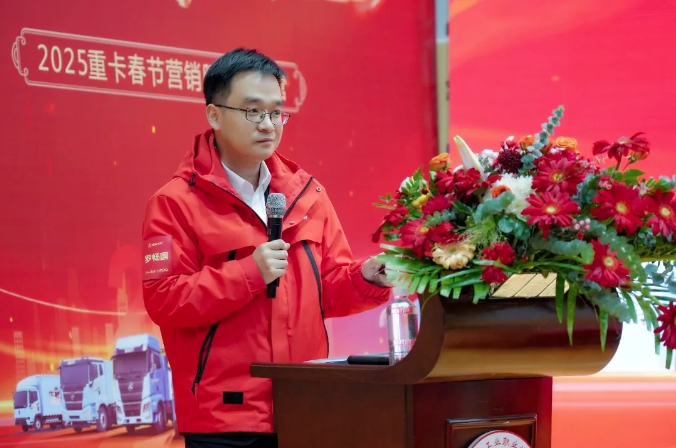 凝心聚力，直戰(zhàn)百億。1月18日，三一重卡2025年營銷服務(wù)特訓(xùn)營在湖南長沙三一工學(xué)院盛大開營！來自國內(nèi)外超500名營銷、服務(wù)人員集結(jié)，全力沖刺、迎接2025年新征程