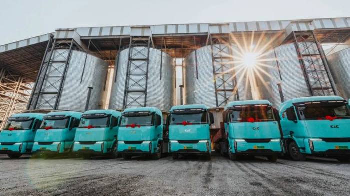 零一驚蟄純電牽引車4.jpg