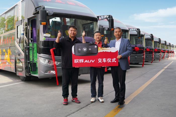 康明斯動力賦能打造極致油耗 批量高性能歐輝城間客車交付新疆申發(fā)國際6.png