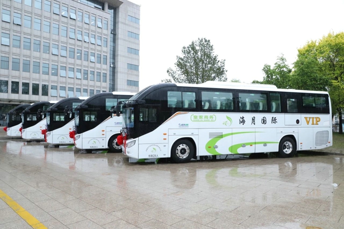 福田歐輝30輛BJ6112高品質客車批量交付新疆海月國際4.jpg