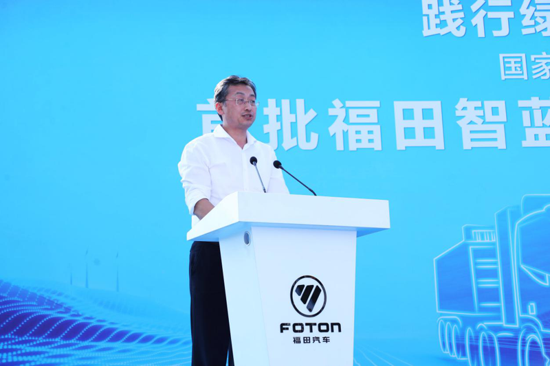 鞏月瓊表示，采用車電分離的模式，用戶只需一次性支付或租賃不含電池的車體，并將換電作為類似加油的成本，而大幅減少初期投入和使用成本。根據(jù)統(tǒng)計(jì)，按照50輛重卡規(guī)模計(jì)算，三年下來(lái)，采用換電重卡模式可以比傳統(tǒng)能源重卡節(jié)省成本1160萬(wàn)元。因此，在特定運(yùn)輸場(chǎng)景下，換電重卡或?qū)⒊蔀橛脩舻倪x擇之一。